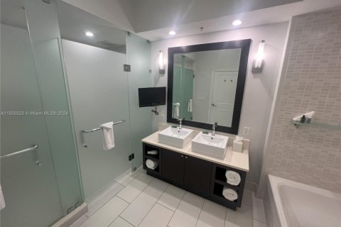 Condo in Doral, Florida, 1 bedroom  № 1860220 - photo 4