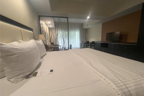 Condo in Doral, Florida, 1 bedroom  № 1860220 - photo 7