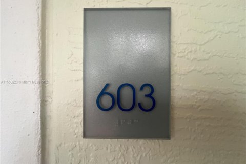 Condo in Doral, Florida, 1 bedroom  № 1860220 - photo 27
