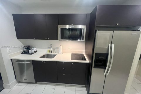 Condo in Doral, Florida, 1 bedroom  № 1860220 - photo 2