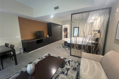 Condo in Doral, Florida, 1 bedroom  № 1860220 - photo 10