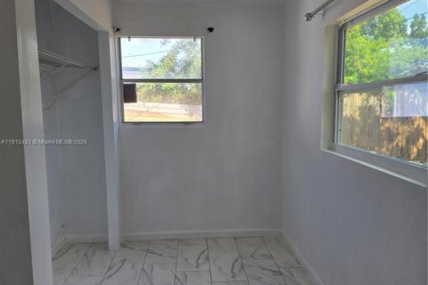 Casa en alquiler en West Palm Beach, Florida, 2 dormitorios, 92.9 m2 № 1970829 - foto 10