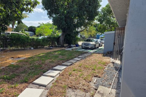 Casa en alquiler en West Palm Beach, Florida, 2 dormitorios, 92.9 m2 № 1970829 - foto 8