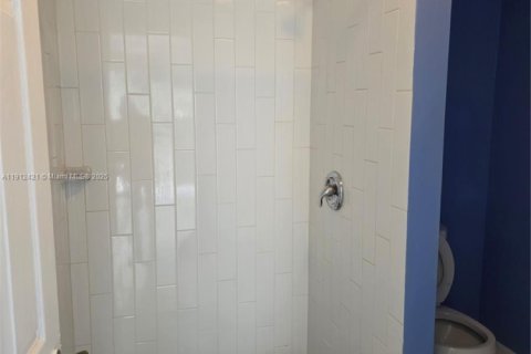 Casa en alquiler en West Palm Beach, Florida, 2 dormitorios, 92.9 m2 № 1970829 - foto 11