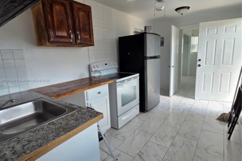 Casa en alquiler en West Palm Beach, Florida, 2 dormitorios, 92.9 m2 № 1970829 - foto 4