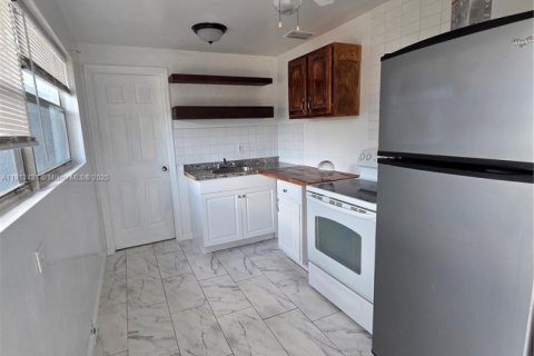 Casa en alquiler en West Palm Beach, Florida, 2 dormitorios, 92.9 m2 № 1970829 - foto 5