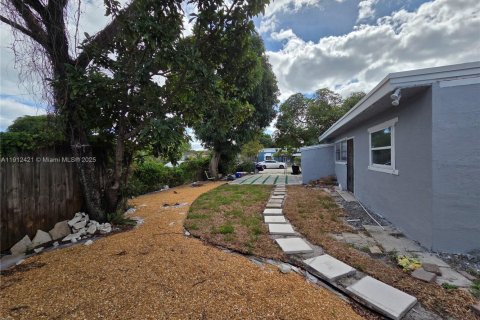 Casa en alquiler en West Palm Beach, Florida, 2 dormitorios, 92.9 m2 № 1970829 - foto 9