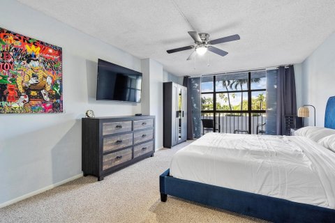 Condo in Hallandale Beach, Florida, 1 bedroom  № 2044479 - photo 25