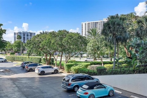 Condo in Hallandale Beach, Florida, 1 bedroom  № 2044479 - photo 7