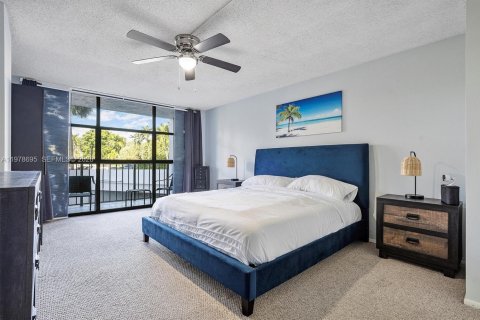 Condo in Hallandale Beach, Florida, 1 bedroom  № 2044479 - photo 24