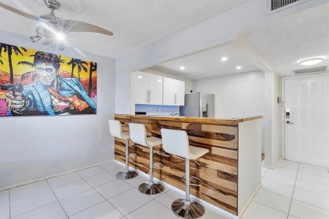 Condo in Hallandale Beach, Florida, 1 bedroom  № 2044479 - photo 15