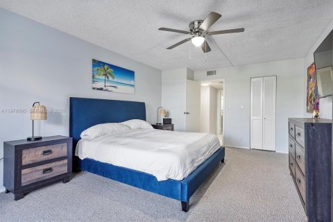 Condo in Hallandale Beach, Florida, 1 bedroom  № 2044479 - photo 28