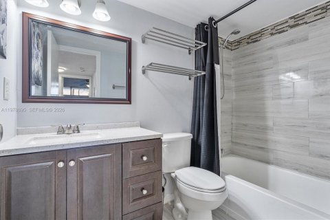 Condo in Hallandale Beach, Florida, 1 bedroom  № 2044479 - photo 23