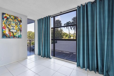 Condo in Hallandale Beach, Florida, 1 bedroom  № 2044479 - photo 6