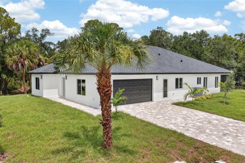 House in Port Charlotte, Florida 4 bedrooms, 232.35 sq.m. № 2227664