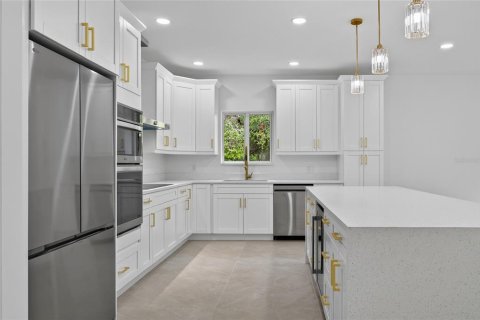 Villa ou maison à vendre à Port Charlotte, Floride: 4 chambres, 232.35 m2 № 2227664 - photo 10