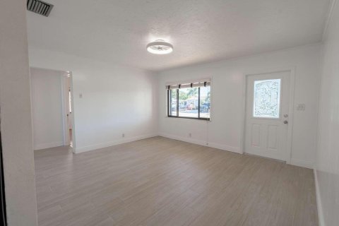House in Lake Worth, Florida 3 bedrooms, 104.14 sq.m. № 2184767 - photo 5
