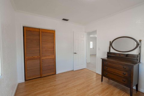 House in Lake Worth, Florida 3 bedrooms, 104.14 sq.m. № 2184767 - photo 9