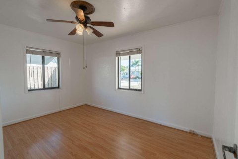 House in Lake Worth, Florida 3 bedrooms, 104.14 sq.m. № 2184767 - photo 7