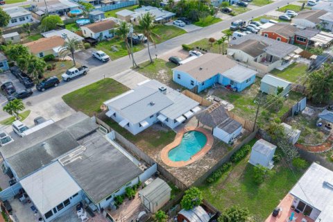 House in Lake Worth, Florida 3 bedrooms, 104.14 sq.m. № 2184767 - photo 23