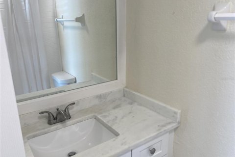 Condo in Winter Park, Florida, 2 bedrooms № 2143721 - photo 14