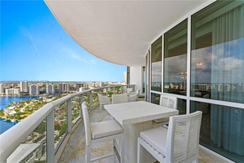 Apartamento en alquiler en Sunny Isles Beach, Florida, 3 dormitorios, 280.19 m2 № 1993805 - foto 27