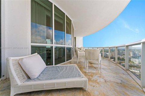Apartamento en alquiler en Sunny Isles Beach, Florida, 3 dormitorios, 280.19 m2 № 1993805 - foto 28