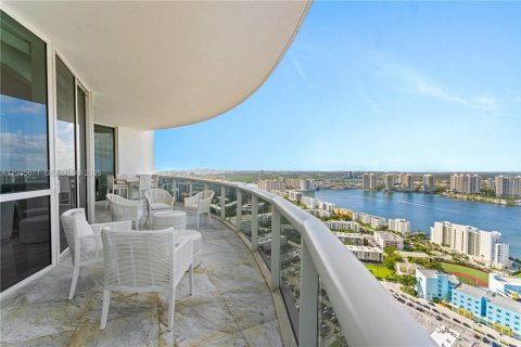 Apartamento en alquiler en Sunny Isles Beach, Florida, 3 dormitorios, 280.19 m2 № 1993805 - foto 29