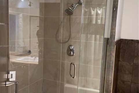 Снять в аренду виллу или дом в Норт-Майами, Флорида 4 спальни, 200.67м2, № 1987945 - фото 12