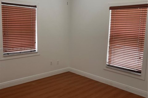 Снять в аренду виллу или дом в Норт-Майами, Флорида 4 спальни, 200.67м2, № 1987945 - фото 7