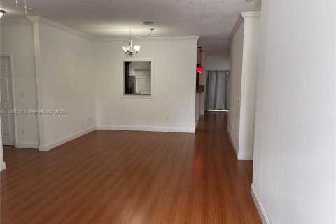 Снять в аренду виллу или дом в Норт-Майами, Флорида 4 спальни, 200.67м2, № 1987945 - фото 2