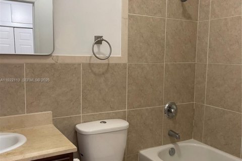 Снять в аренду виллу или дом в Норт-Майами, Флорида 4 спальни, 200.67м2, № 1987945 - фото 9