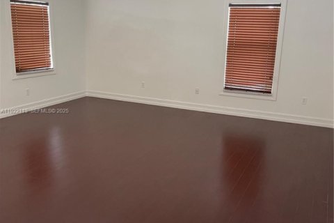 Снять в аренду виллу или дом в Норт-Майами, Флорида 4 спальни, 200.67м2, № 1987945 - фото 5