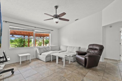 House in Bradenton, Florida 3 bedrooms, 168.43 sq.m. № 1795336 - photo 9