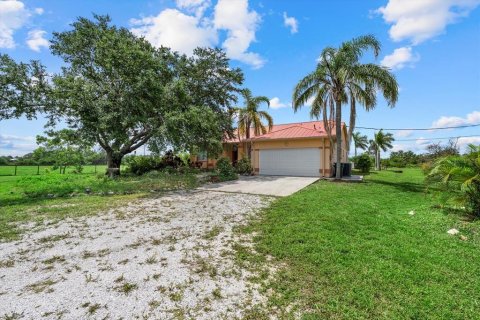 House in Bradenton, Florida 3 bedrooms, 168.43 sq.m. № 1795336 - photo 2
