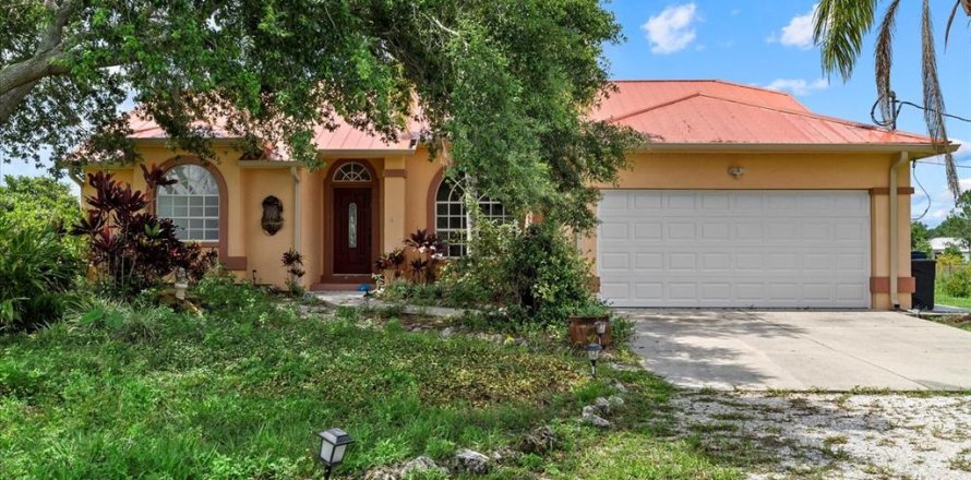 House in Bradenton, Florida 3 bedrooms, 168.43 sq.m. № 1795336