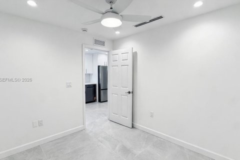 House in Miami, Florida 2 bedrooms, 74.32 sq.m. № 2075999 - photo 16
