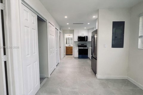 House in Miami, Florida 2 bedrooms, 74.32 sq.m. № 2075999