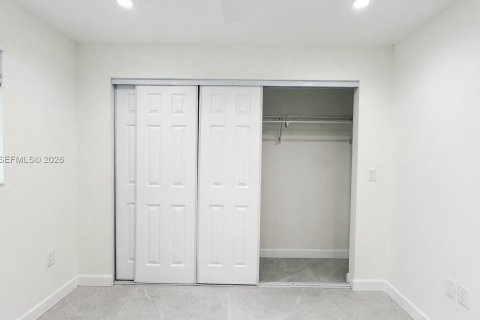 House in Miami, Florida 2 bedrooms, 74.32 sq.m. № 2075999 - photo 10