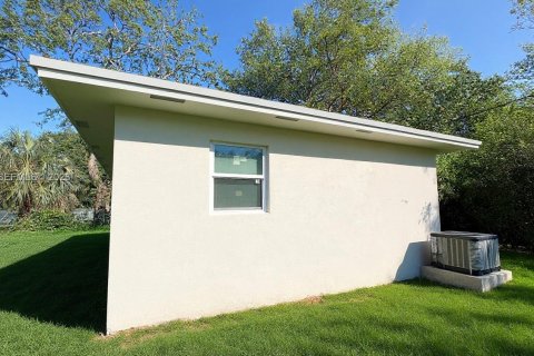 House in Miami, Florida 2 bedrooms, 74.32 sq.m. № 2075999 - photo 22