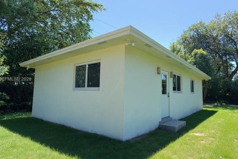 House in Miami, Florida 2 bedrooms, 74.32 sq.m. № 2075999 - photo 21