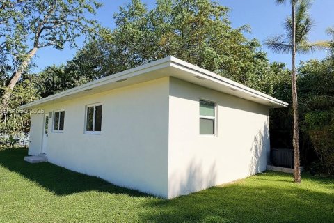 House in Miami, Florida 2 bedrooms, 74.32 sq.m. № 2075999 - photo 23