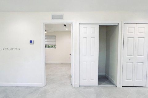 House in Miami, Florida 2 bedrooms, 74.32 sq.m. № 2075999 - photo 4
