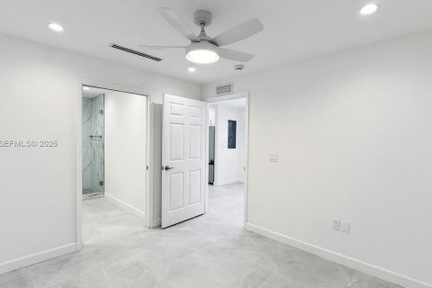 House in Miami, Florida 2 bedrooms, 74.32 sq.m. № 2075999 - photo 9