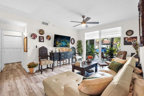 Купить кондоминиум в Майами, Флорида 2 спальни, 93м2, № 1972034 - фото 10