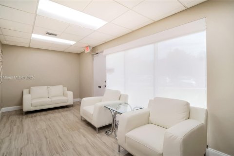 Propiedad comercial en venta en Plantation, Florida № 1963816 - foto 4