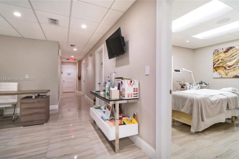 Propiedad comercial en venta en Plantation, Florida № 1963816 - foto 14