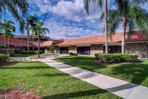 Propiedad comercial en venta en Plantation, Florida № 1963816 - foto 21
