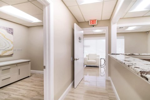 Propiedad comercial en venta en Plantation, Florida № 1963816 - foto 6