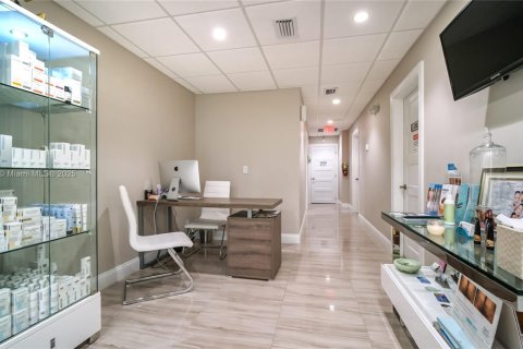 Propiedad comercial en venta en Plantation, Florida № 1963816 - foto 11